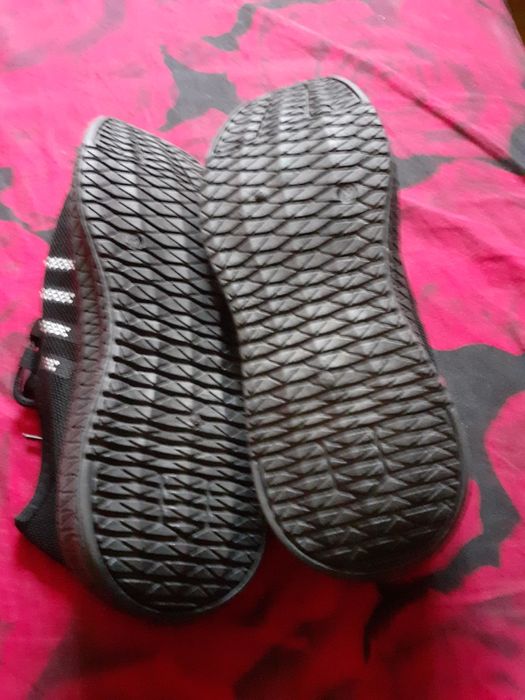 Adidasi  adolescenti