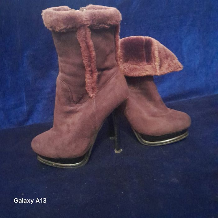 Продам одевала пару дней очень теплые и удобные