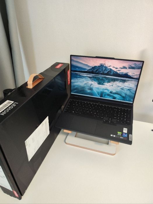 Геймърски лаптоп Lenovo Legion Pro 7 16IRX8H