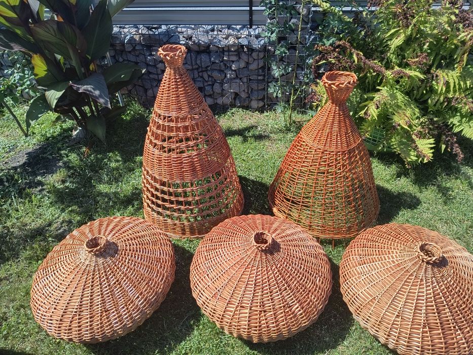 Cos din nuiele si abajuri