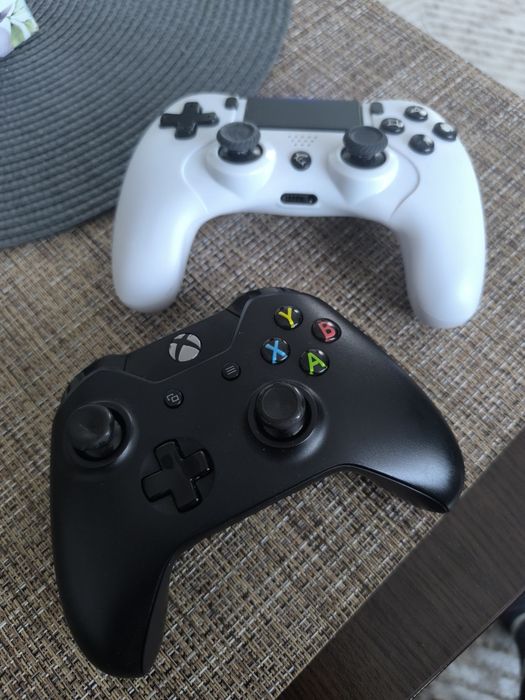 Controllere  PS4 și Xbox