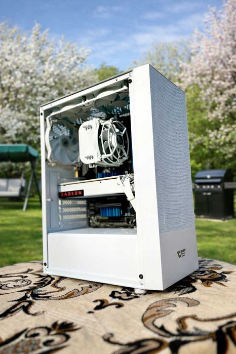 Геймърски компютър / i7 7700 / 32GB DDR4 / NVMe 1TB / Vega 64