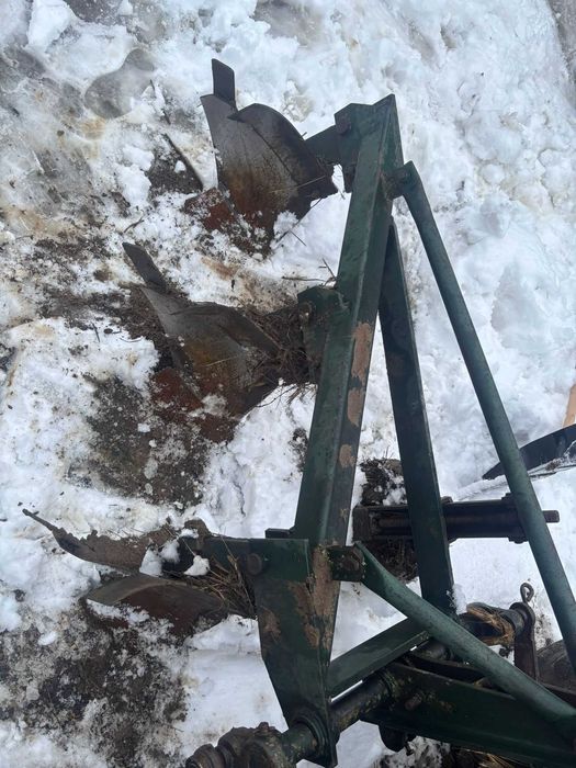 Vând tractor plug disc