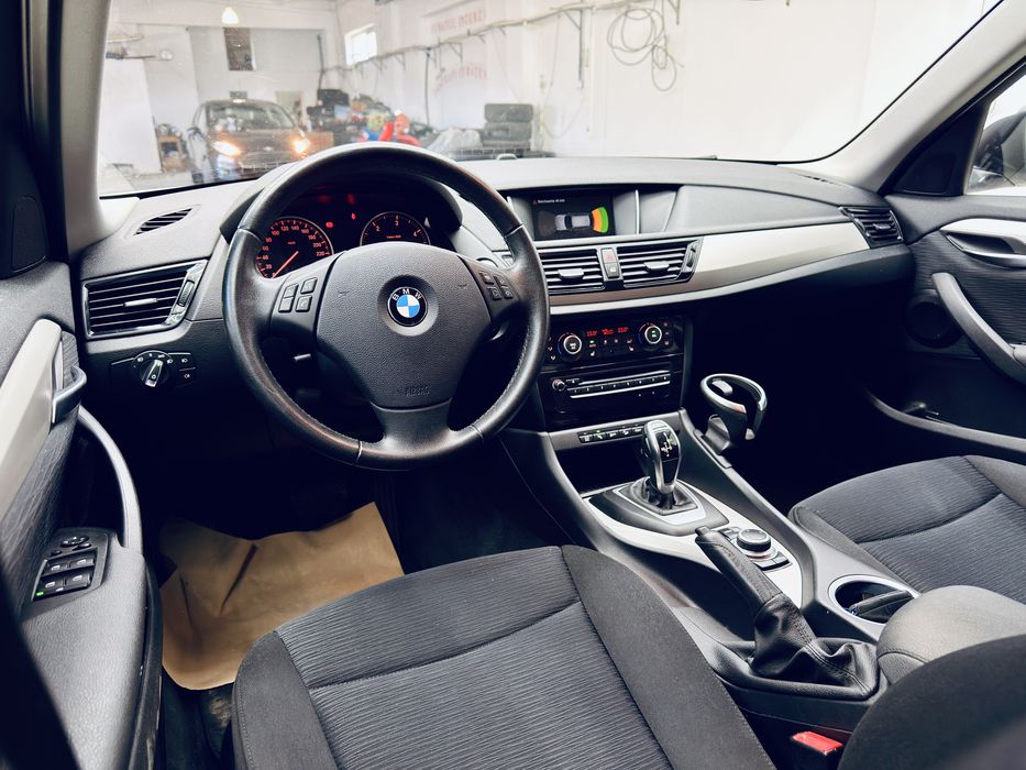 BMW X1 Facelift 2.0d 184 CP - XDrive - Cutie automata - Bi-Xenon; Navi; Joystick; 2013 - Posibilitate rate*