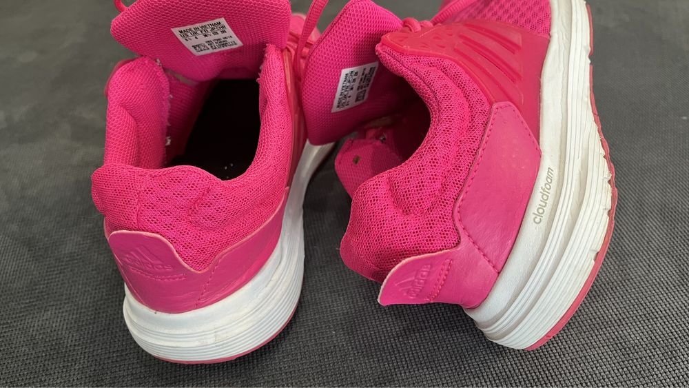 Adidas дамски цикламени маратонки