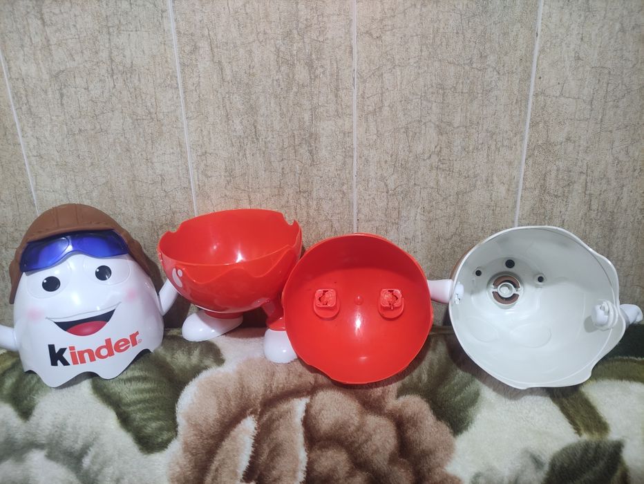 Киндер сюрприз большой пластмассовый контейнер