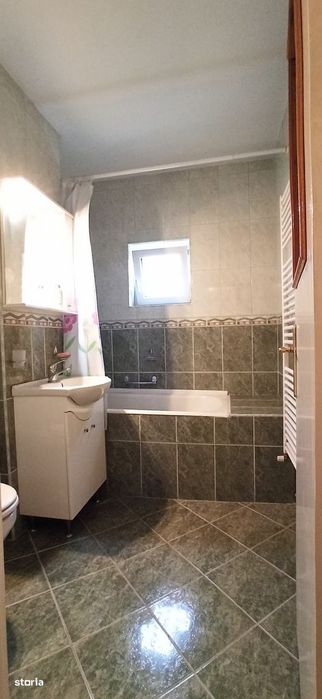 Apartament cu 4 camere de vânzare în Micro 16