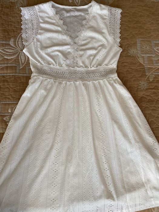 Лятна бяла рокля