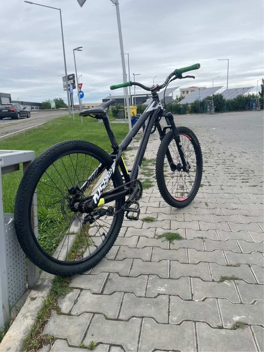 Vand Dirt NS Liar custom facut pe piese