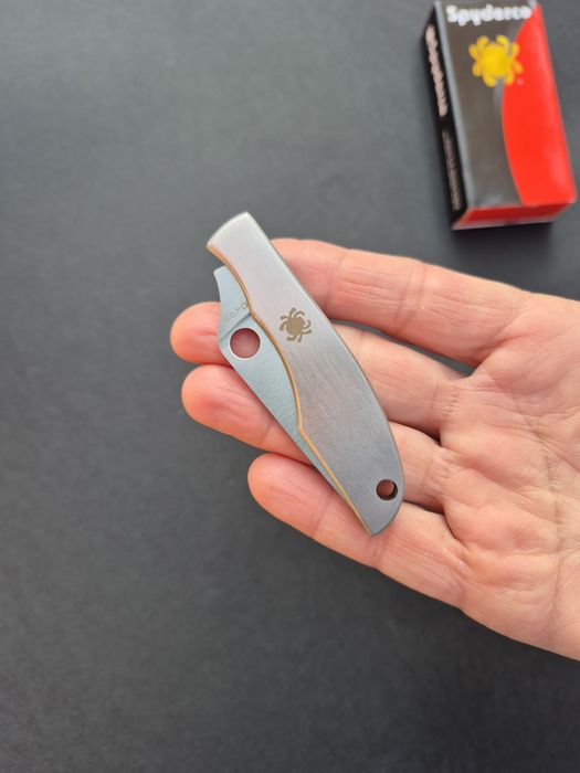 Сгъваем джобен нож Spyderco Grasshopper C138