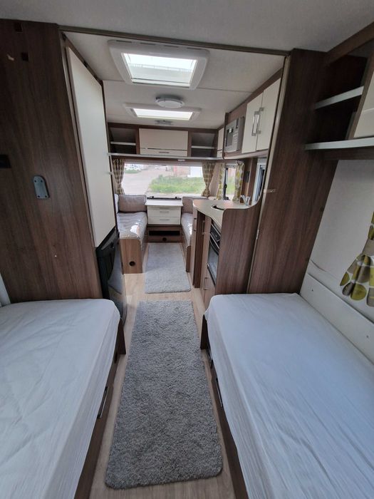 Rulota Venus 550 2016 | 4 locuri | 2 Zone| Paturi separate | Mover | Cort mare |