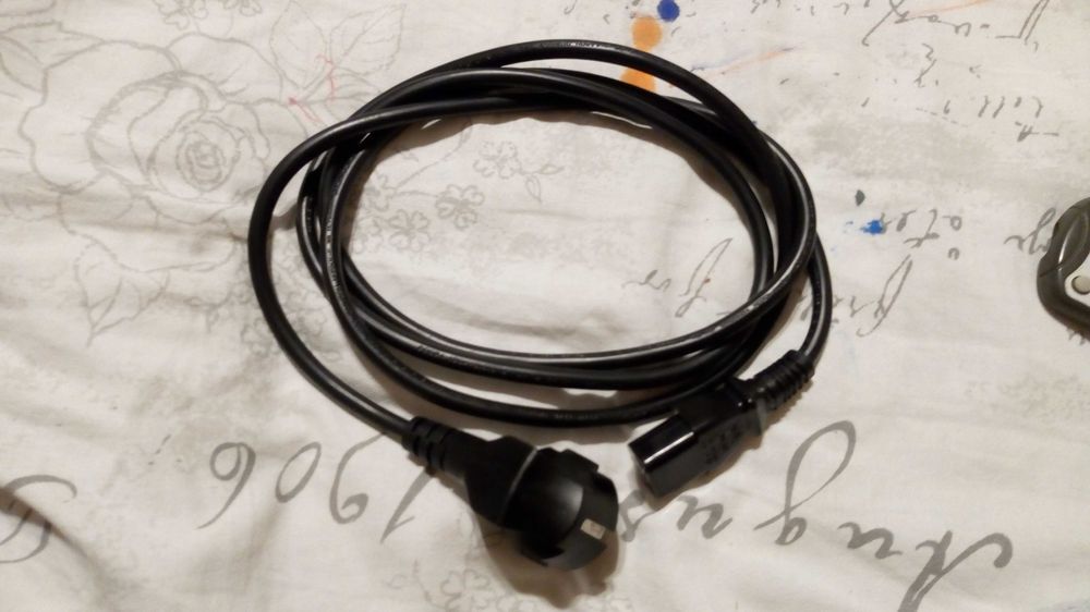 Захранващ кабел за Тв/Компютър