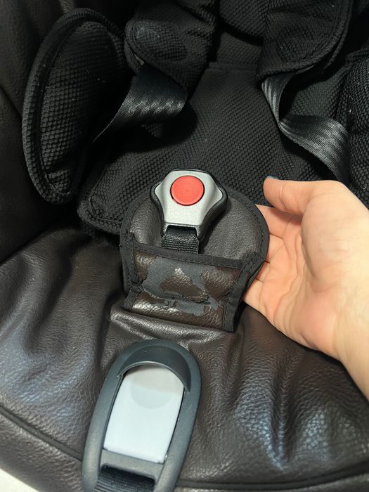 Столче за кола Mima iZi Go с кожена тапицерия: