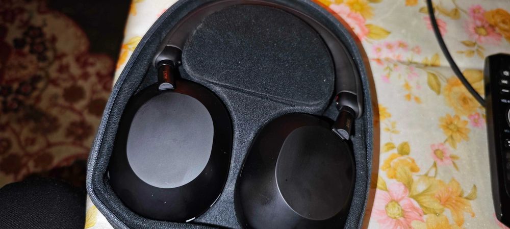 Продавам Безжични слушалки с микрофон Sony WH-1000XM5, ANC