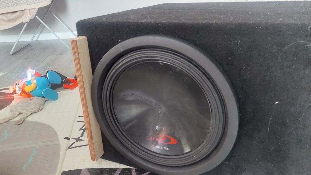 Сабвуфер Alpine swr12d2 в чв коробе