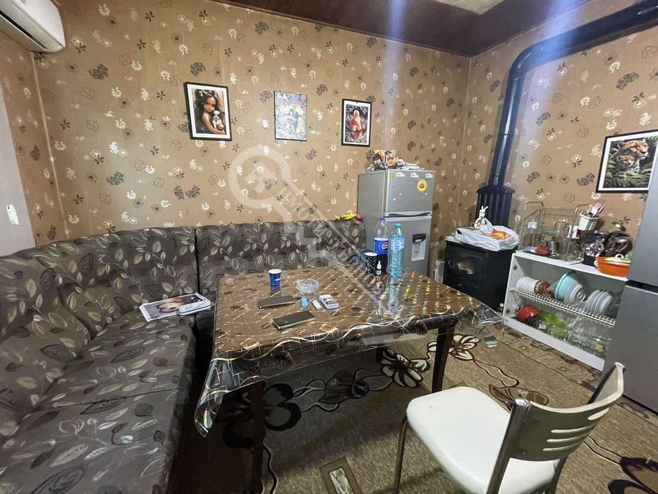 Продава се етаж от къща идеален център 120кв.м.