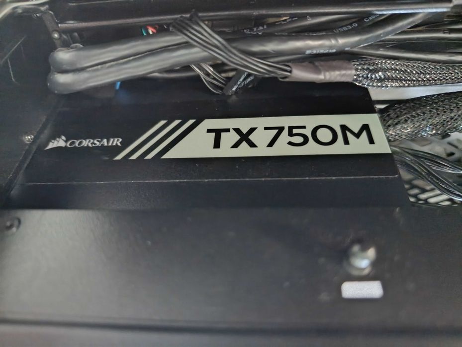 Fractal Design Define 7 (Black Solid) + Corsair TX750M