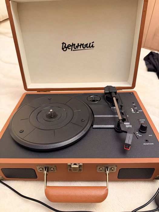 Виниловый проигрыватель Верный Deluxe