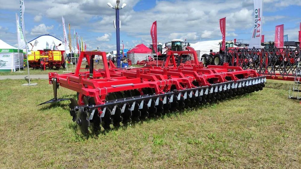 Плоскорез-глубокорыхлитель навесной Featagro КПГ 3-5Н