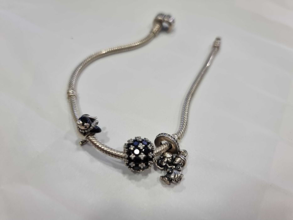 Дамска сребърна гривна Pandora с елементи