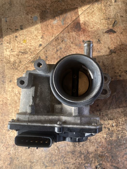 Дроселова клапа за тойота ярис 1.3 бензин 86кс