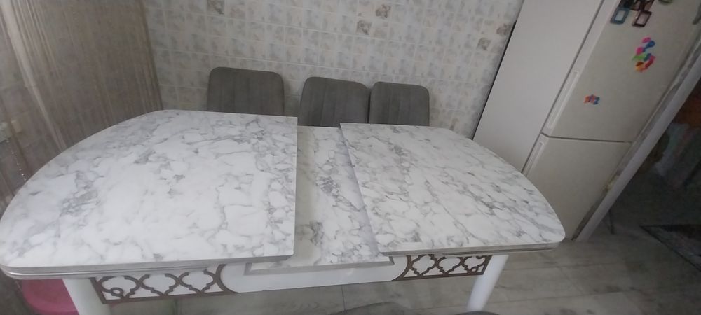 Кухонный стол со стульями