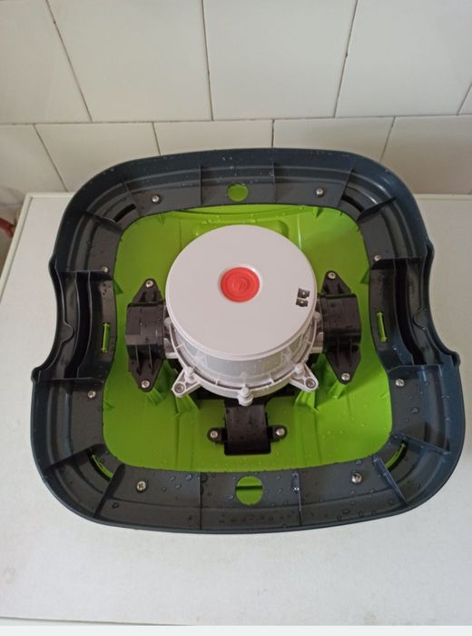 Robot fundul piscinei Wybot Osprey 200.