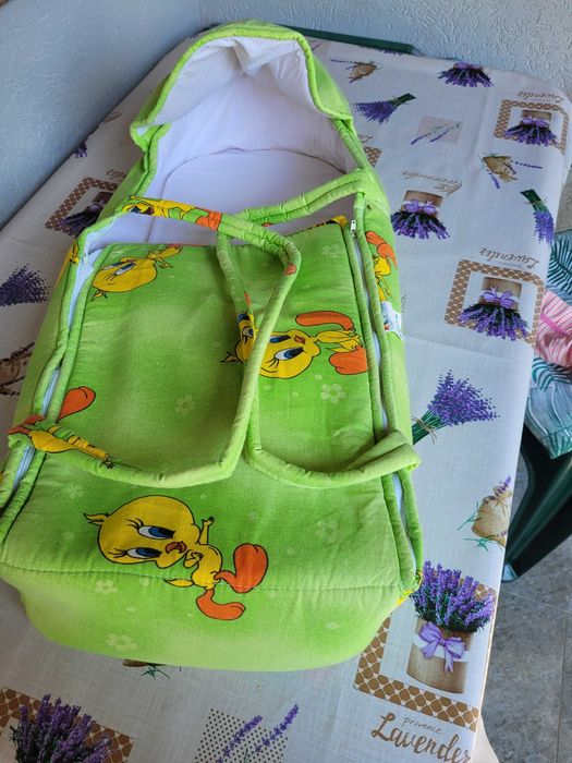 Cos bebe, cu capison detasabil, culoarea verde