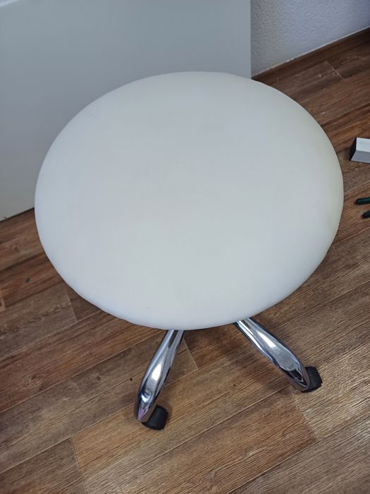 Стул для косметолога