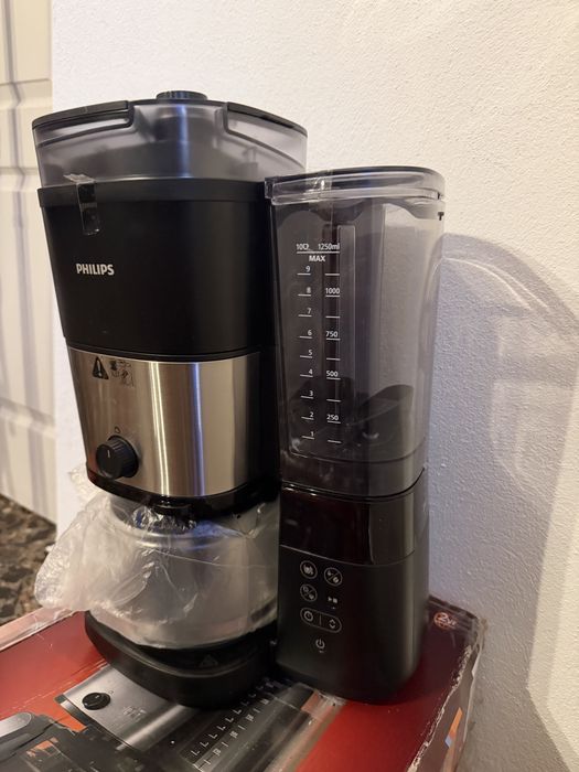 Cafetiera Philips HD7900/50 All-in-1 Brew, rasnita integrata, Recipient dublu pentru boabe de cafea.