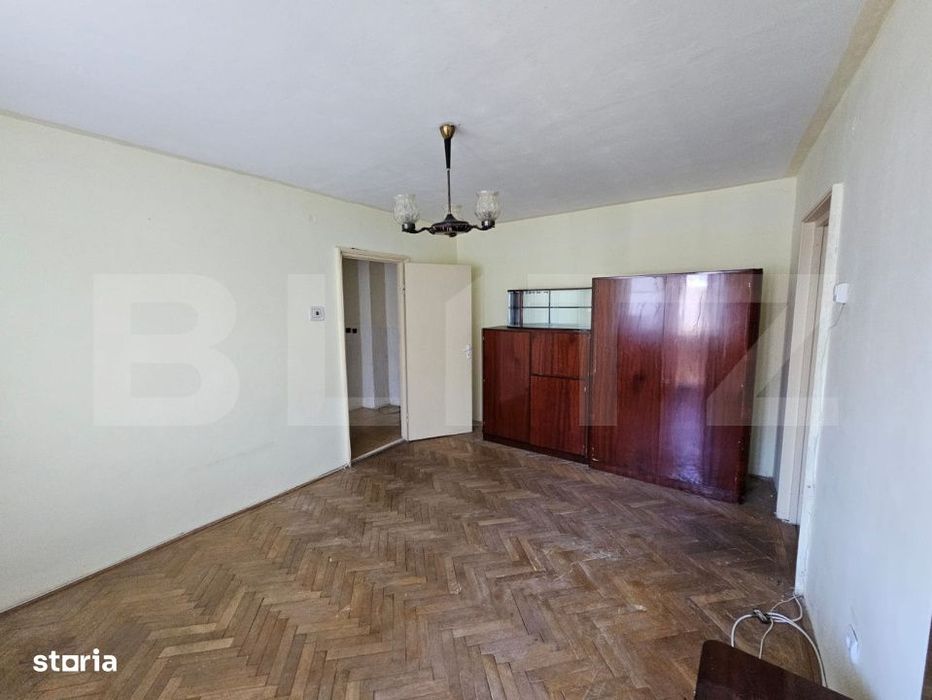 Apartament 2 camere, 48 mp, etaj 1, semidecomandat, ideal pentru renov