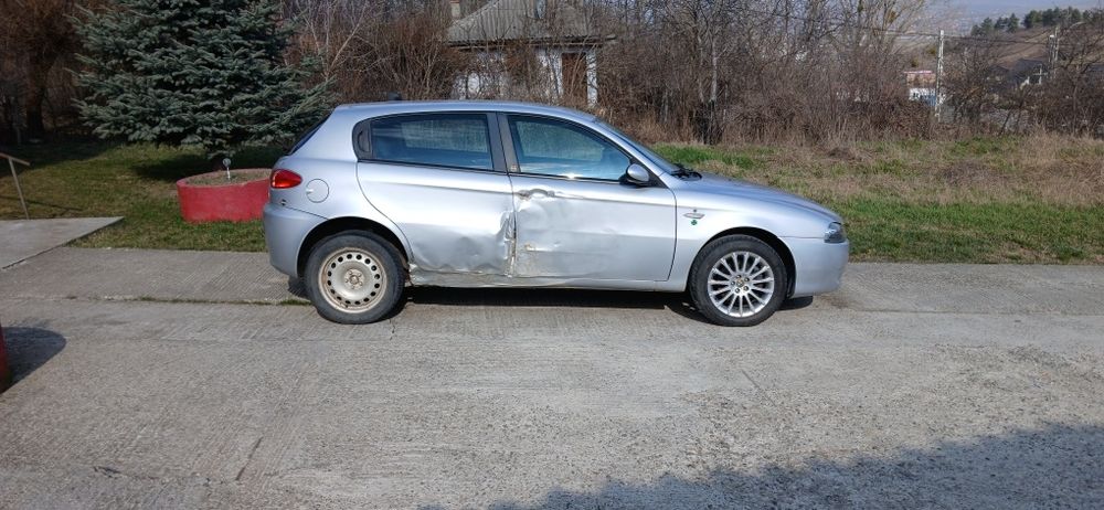 Vând Alfa romeo  147