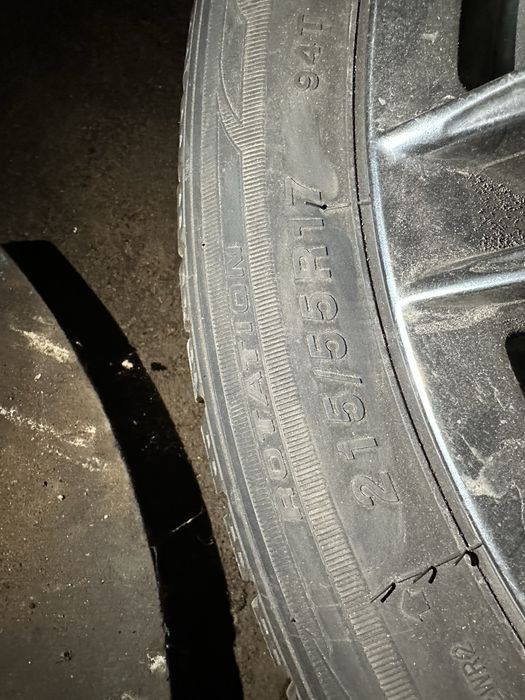 Продам литые диски  на зимней шипованой резине