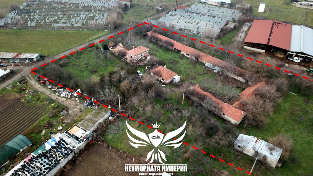 Продавам склад/селскостопански сгради 1450РЗП в имот 8700кв с.Боянци