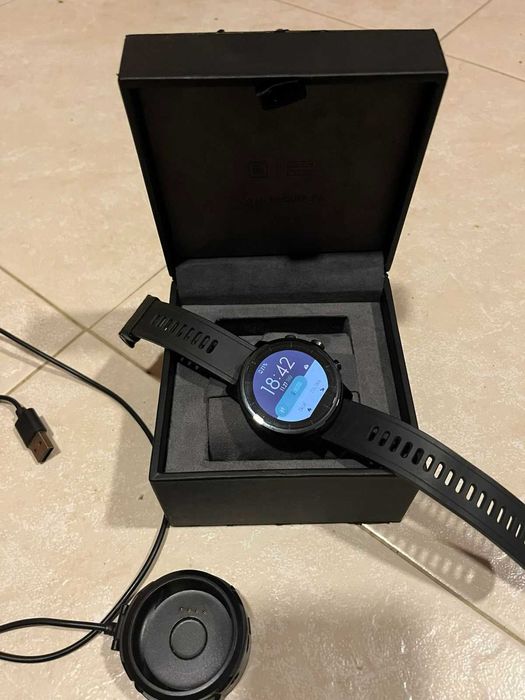Продавам смарт часовник Amazfit Stratos 2