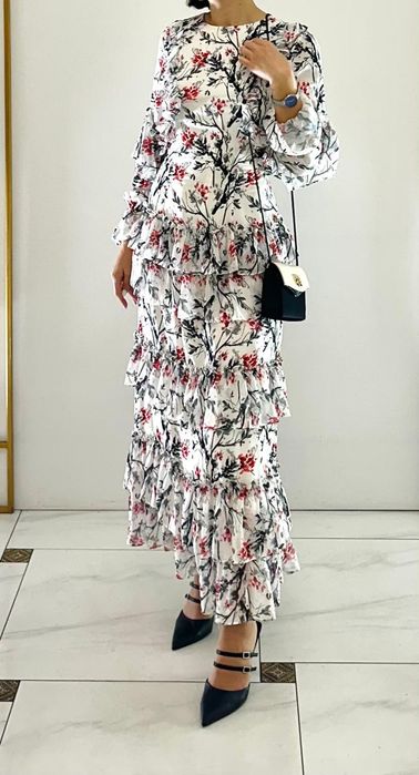 Продам платье с цветными узорами