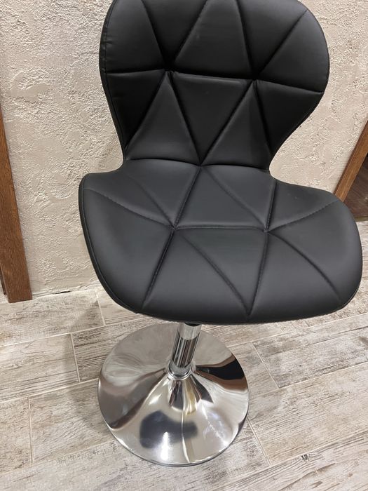 Модерен регулируем въртящ се бар стол