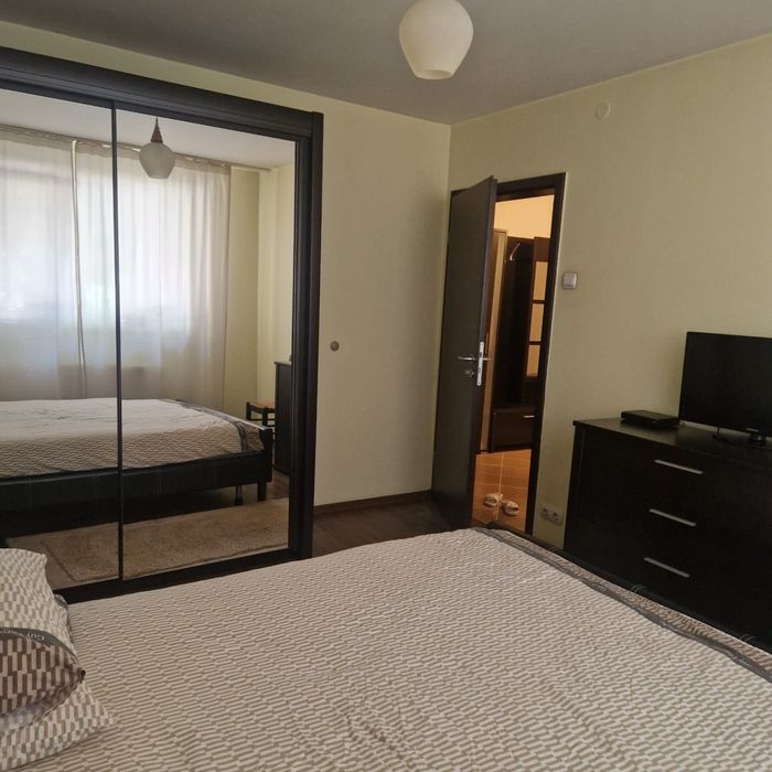 Vand apartament 3 camere. Micro 5 , zona balaban .