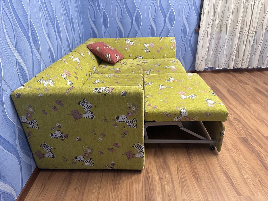 Отдам детский диван 200х150