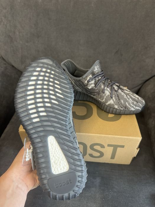 Yezzy 350v2 Dark Salt