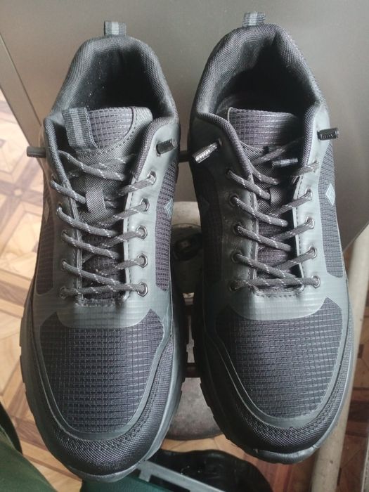 Кроссовки черные