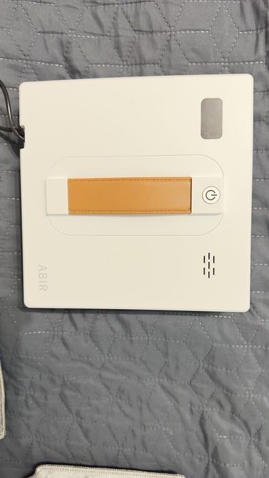 Робот за чистене на прозорци