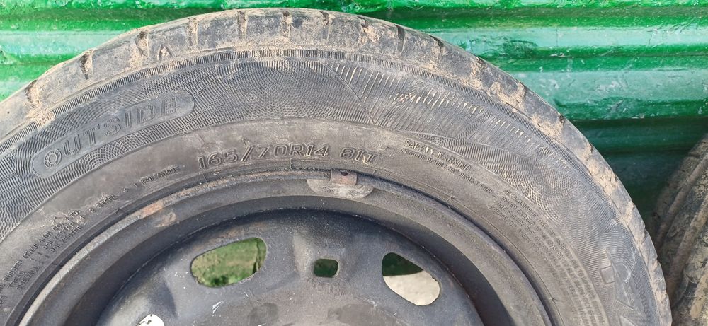 Vând anvelope  de vara cu tot cu jante . vw polo 9N..