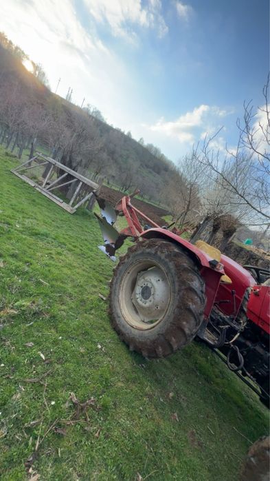 Vand Fiat 445 4x4 tratorul este cu o maneta