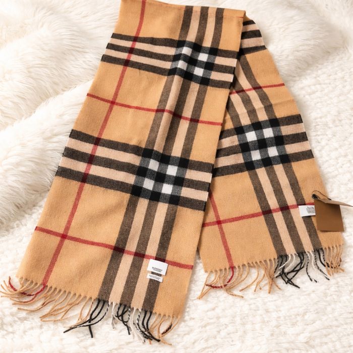Eșarfă Burberry originală cu cutie noua