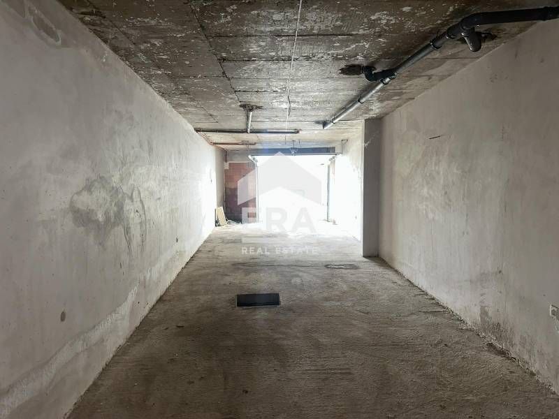 Троен гараж за продажба в жк Бриз град Варна