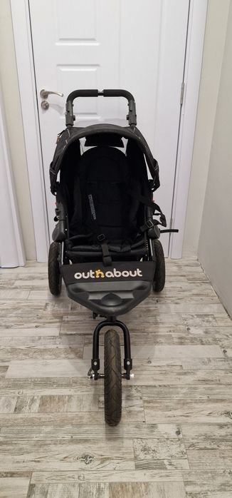 Out n about количка