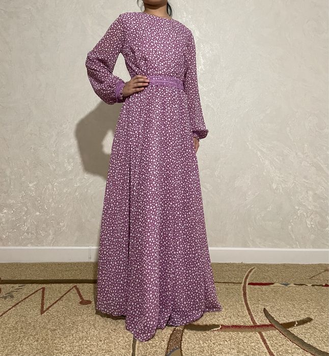 Көйлектер бір киілген сатылады.