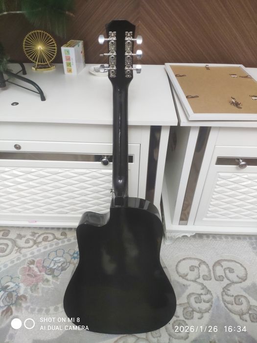 Акустическая гитара Levinson в идеальном состояний