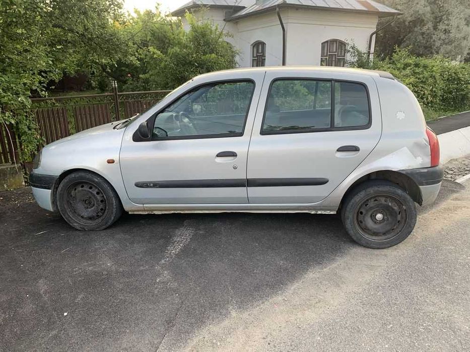 Vând Renault Clio 2 hatchback